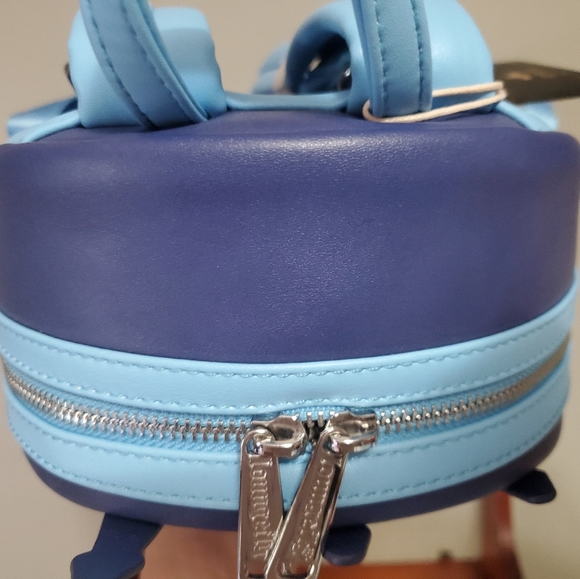 Loungefly Exclusive glow in the dark cinderella castle backpack - Picture 7 of 8